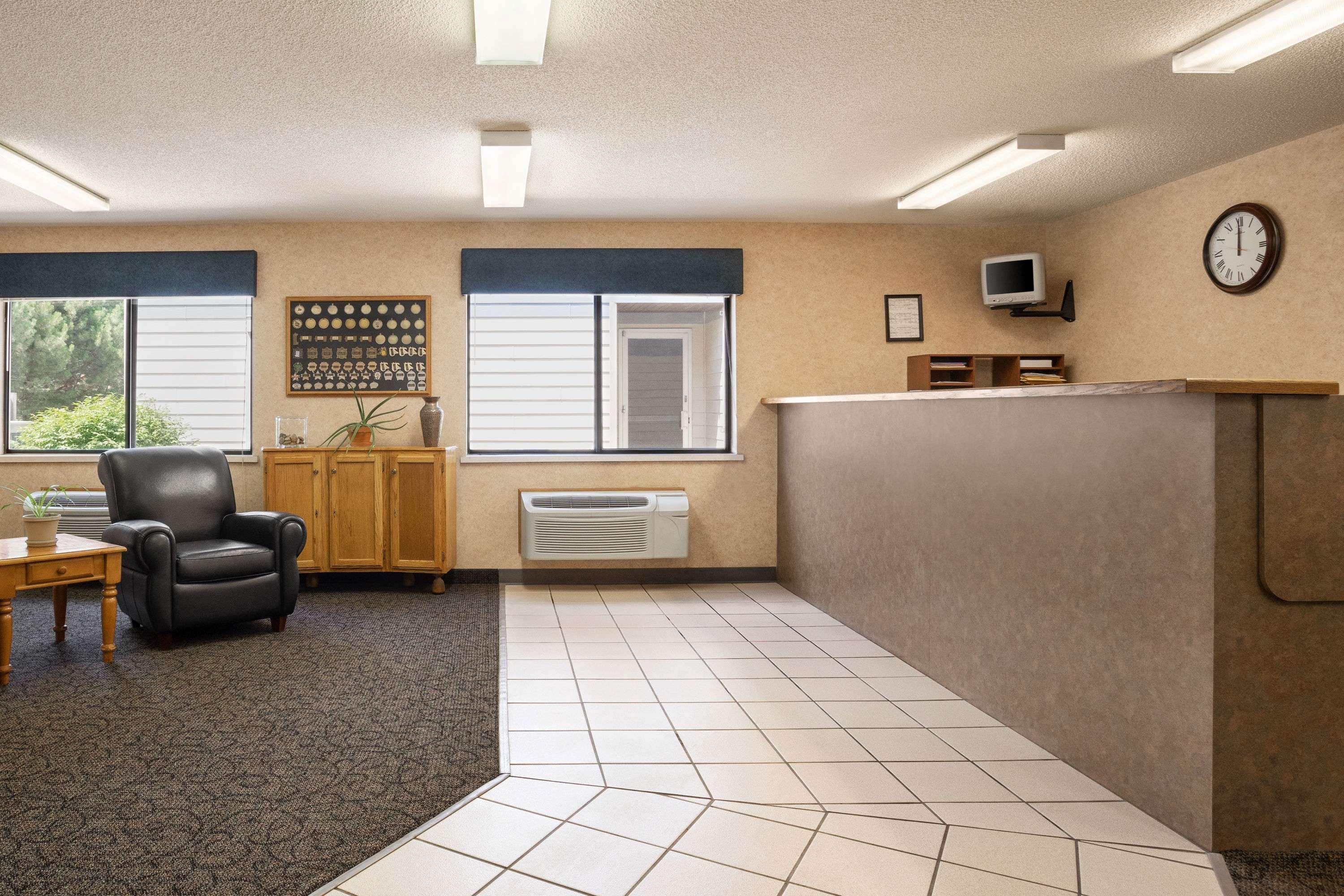 Travelodge By Wyndham Morrill Exterior foto